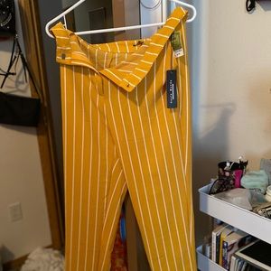 Business casual pants, never worn !!